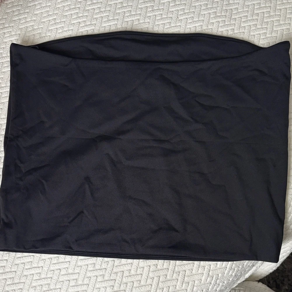 Aritzia Babaton Second Skin Contour Black Tube Top, new without tags - Picture 6 of 10